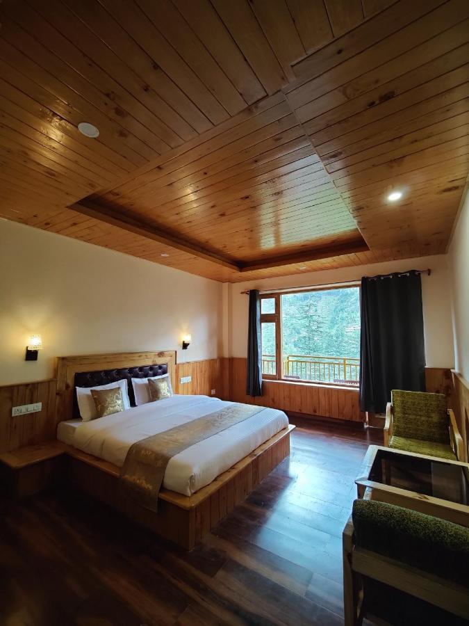 The Woodpecker Inn & Cafe, Jibhi Екстериор снимка