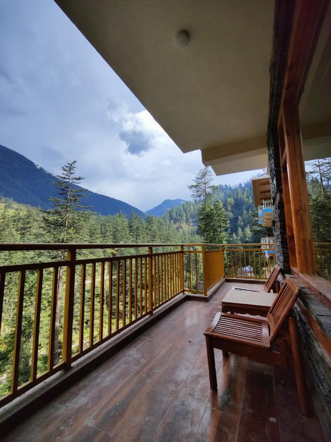 The Woodpecker Inn & Cafe, Jibhi Екстериор снимка