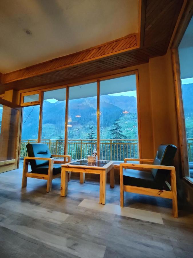 The Woodpecker Inn & Cafe, Jibhi Екстериор снимка